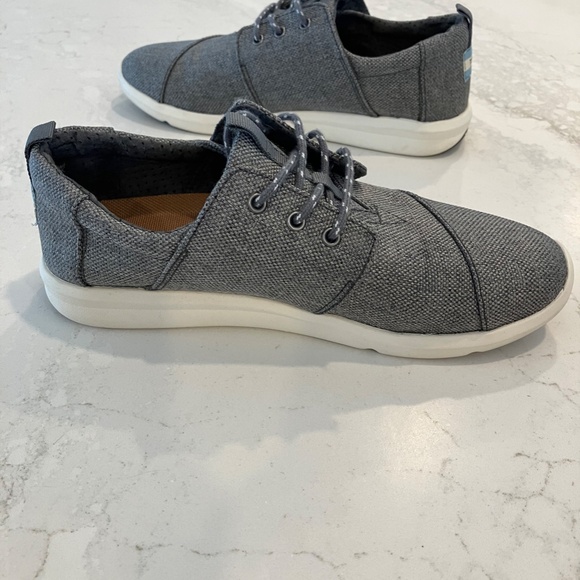 Tom's Womens size 7 Sneakers - Picture 4 of 5